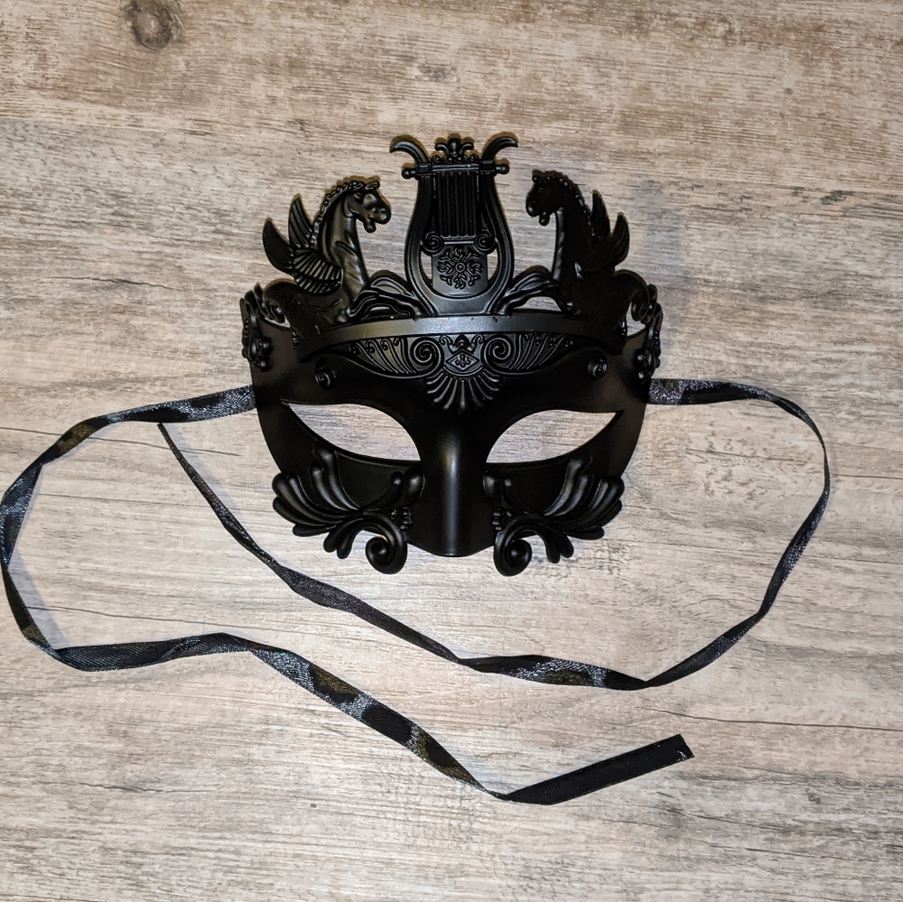 Unisex Masquerade Ball Mask | Gold Goddess or Gladiator Mask | Elegant Eclectic - Picture 3 of 4